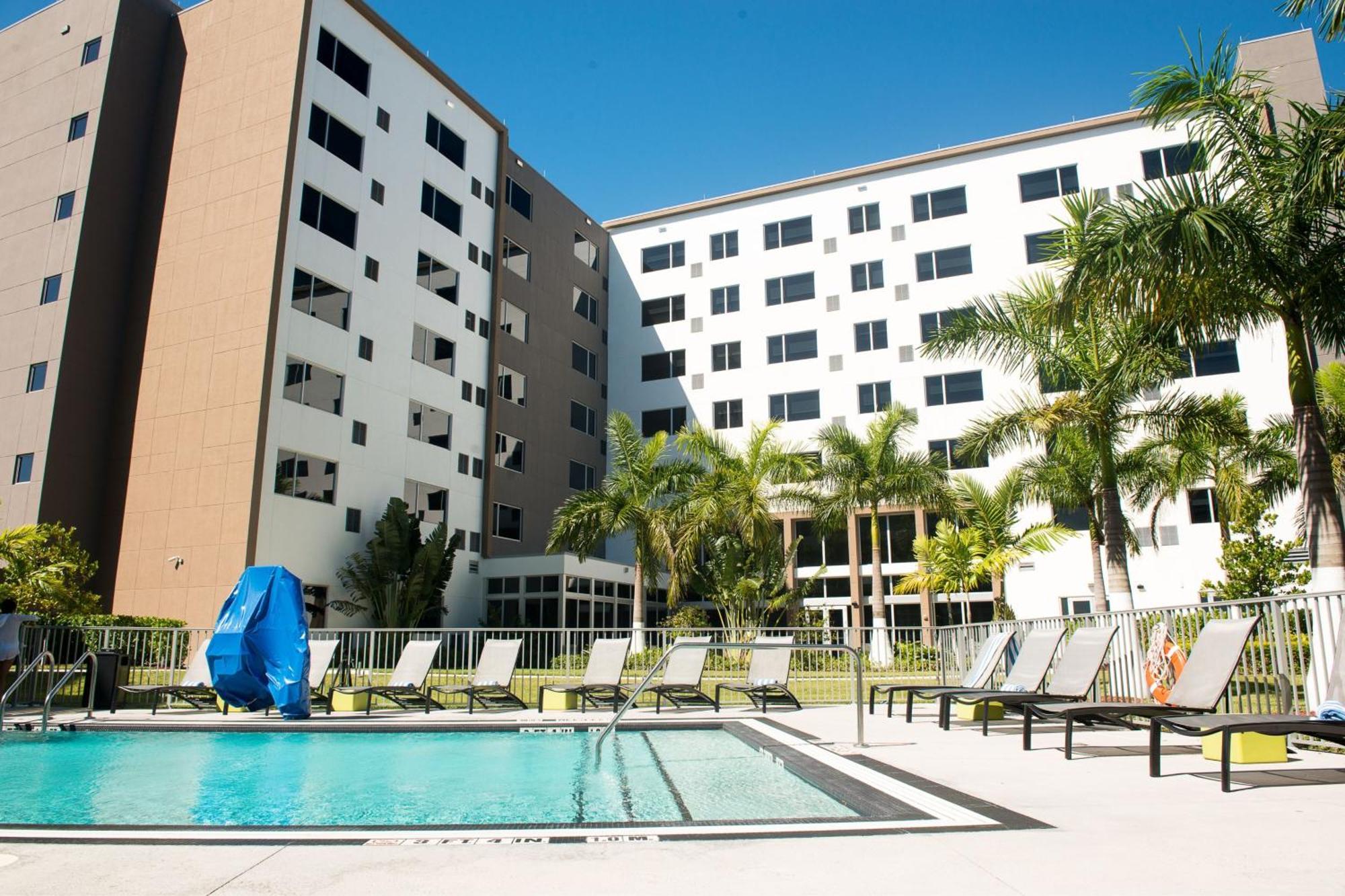 Element Miami Doral Hotel Sweetwater Exterior photo