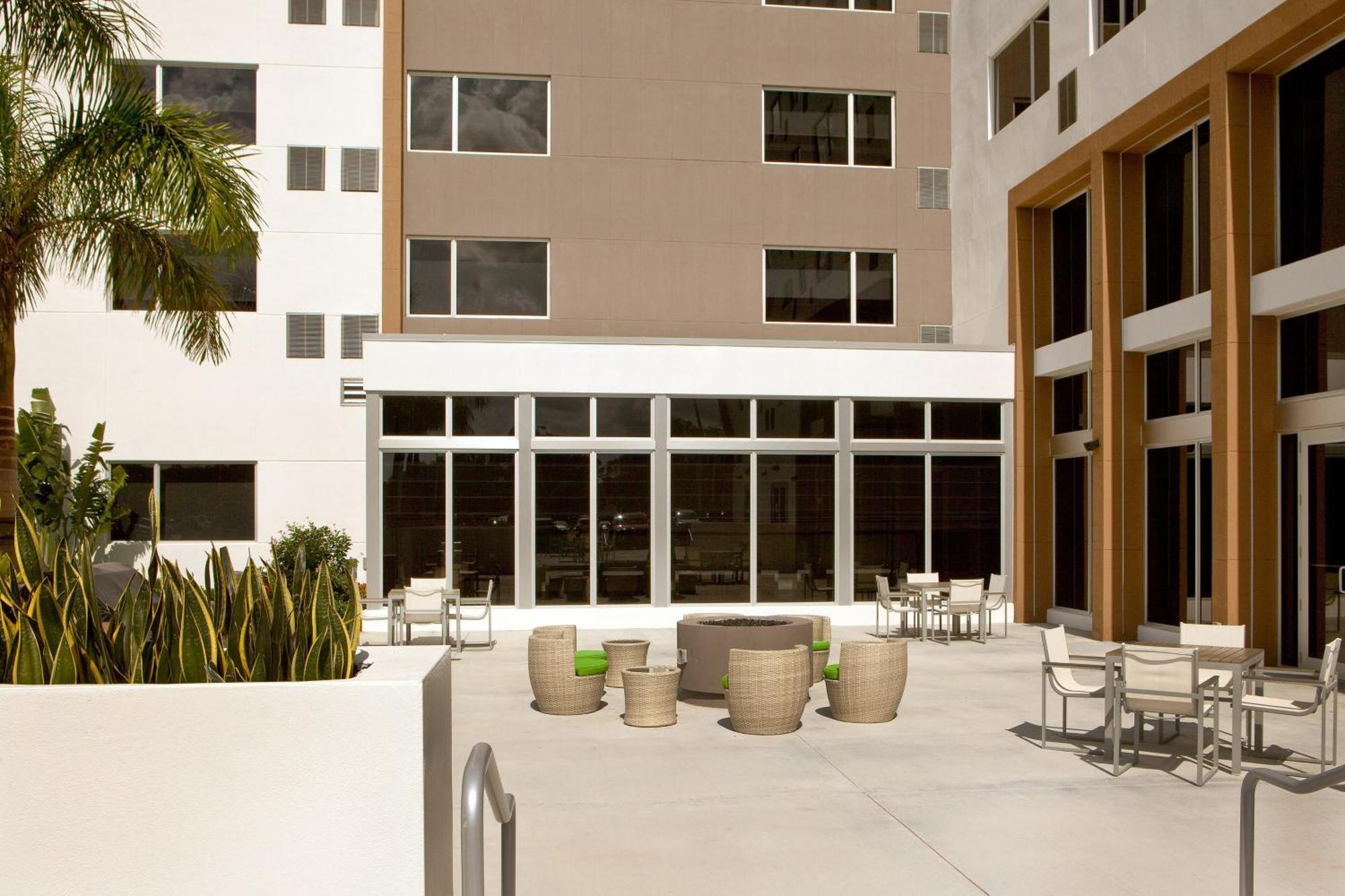 Element Miami Doral Hotel Sweetwater Exterior photo