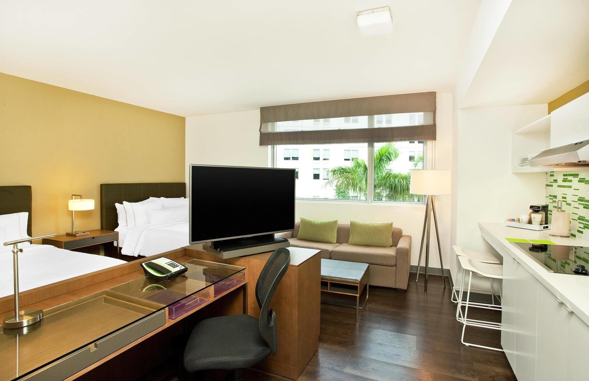 Element Miami Doral Hotel Sweetwater Exterior photo