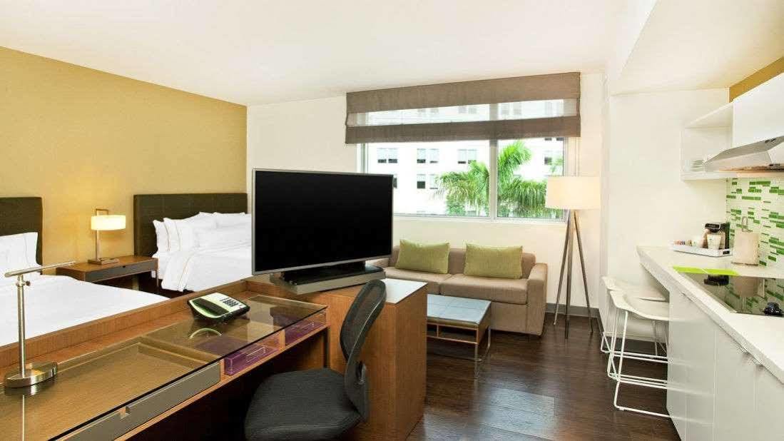 Element Miami Doral Hotel Sweetwater Exterior photo