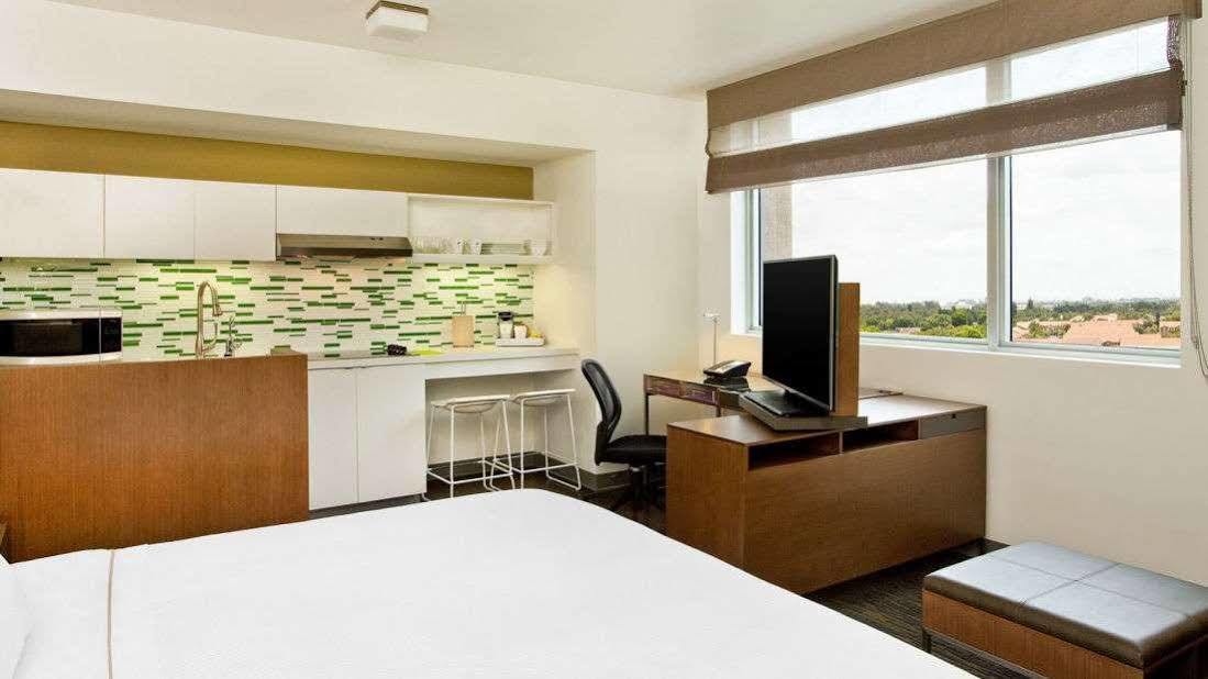 Element Miami Doral Hotel Sweetwater Exterior photo